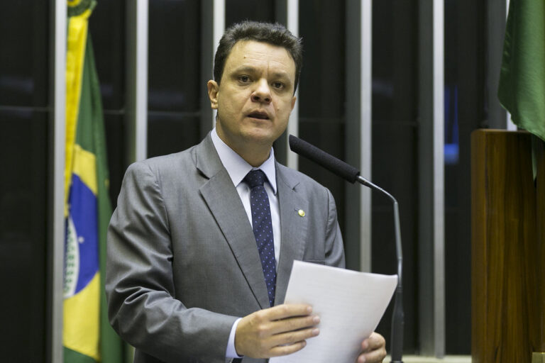 Eleito pelo PT para o TCU com acordo do centrão
