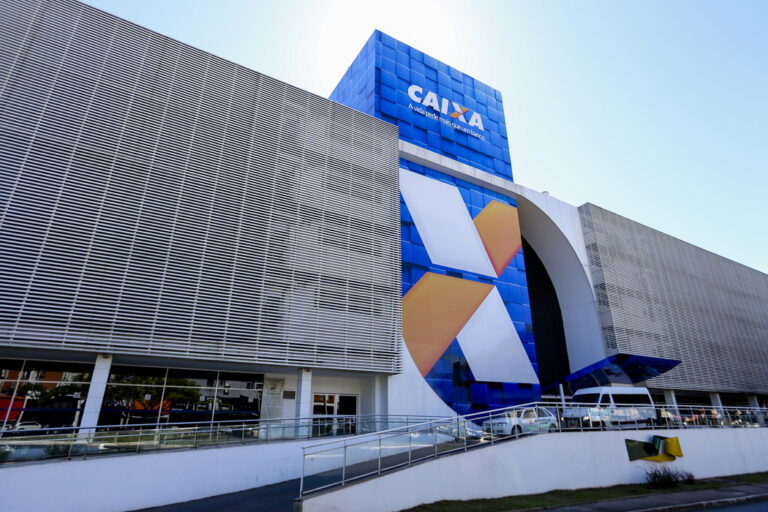 Ouro e endividamento recorde impulsionam penhor na Caixa