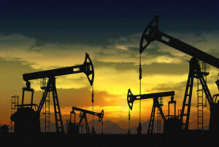Petróleo sobe com incertezas no estreito de Hormuz