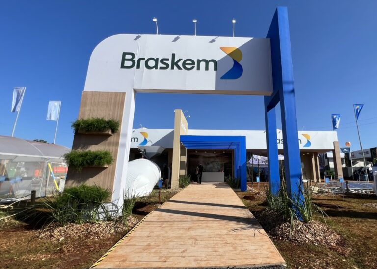 Petrobras abre mão de preferência e firma novo acordo na Braskem