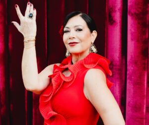 Georgia De Luca celebra aniversário com noite espanhola em Brasília