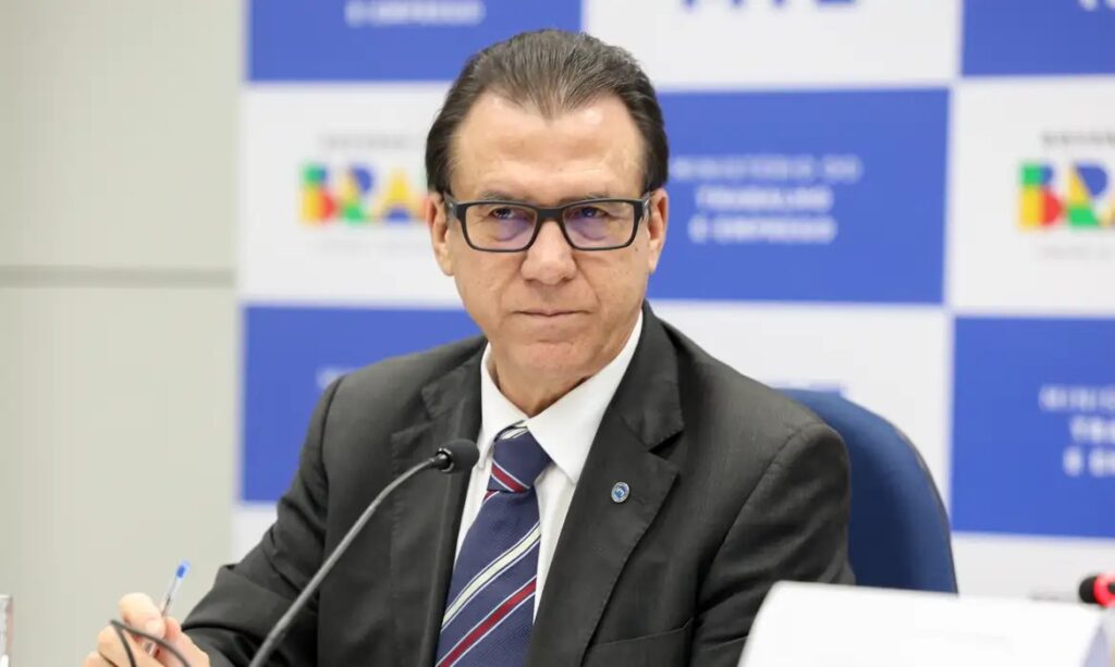 Marinho cobra Congresso sobre fim da 6x1 e apps