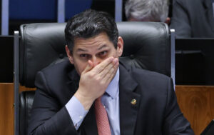 Alcolumbre: PEC 6×1 passará por comissões no Senado