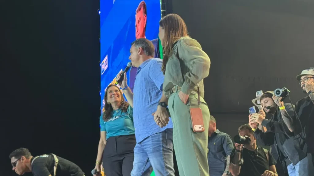 PL lança Flávio Bolsonaro e Michelle no DF