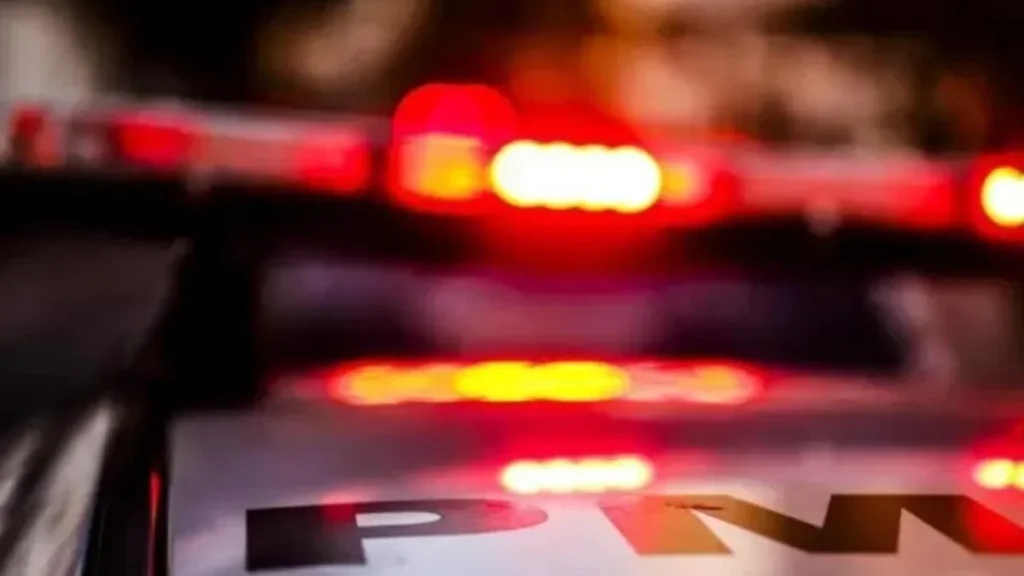 Viatura capota na EPNB e deixa dois policiais feridos