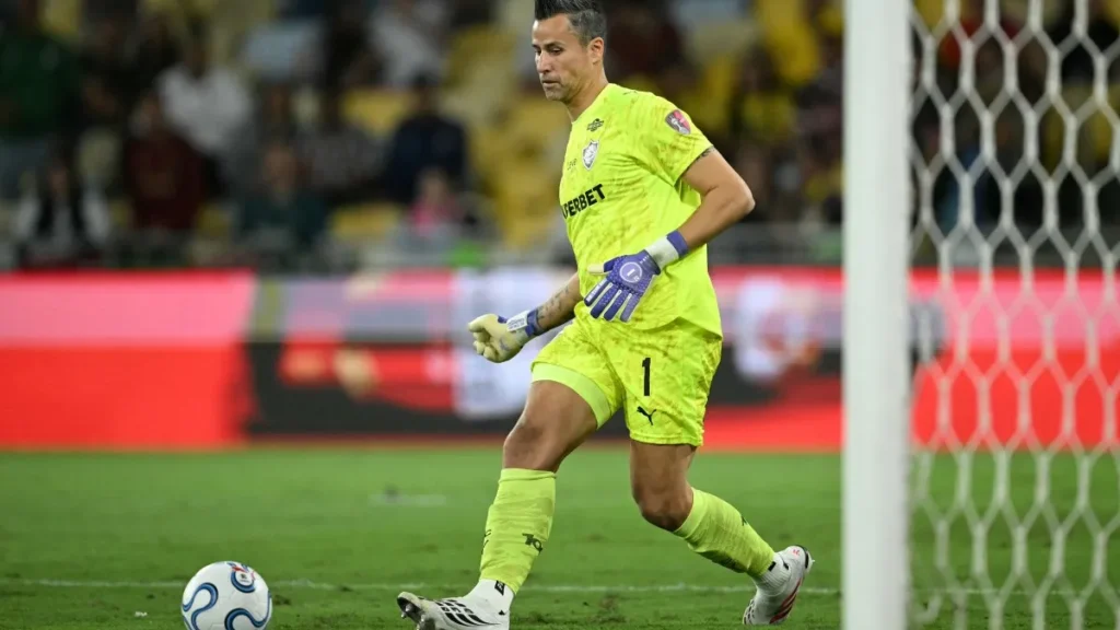 Flu vira nos acréscimos, vence Palmeiras e ajuda Flamengo no Brasileirão